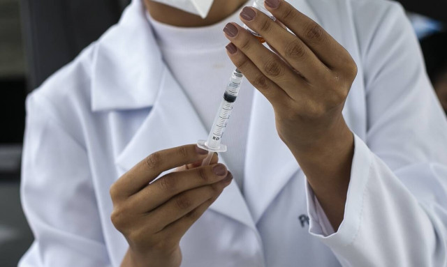 ΕΜΑ – ECDC: Δεν υπάρχει επείγουσα ανάγκη ενισχυτικών δόσεων στους πλήρως εμβολιασμένους