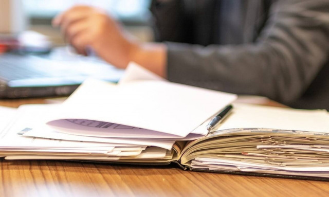 Νέο εργασιακό: Τι θα ισχύει για υπερωρίες, αργίες, απεργίες και απολύσεις