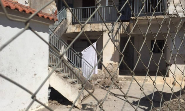 Κυπαρισσία: Νεκρή, γυμνή και σε εμβρυακή στάση τοποθετήθηκε στον τσιμεντένιο τάφο η 42χρονη