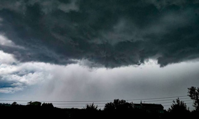 Καιρός: Ραγδαία επιδείνωση με πτώση θερμοκρασίας και καταιγίδες - Πώς θα κινηθεί η κακοκαιρία