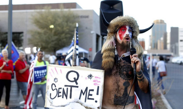 ΗΠΑ: Ένοχος για την εισβολή στο Καπιτώλιο δήλωσε ο συνωμοσιολόγος με τα κέρατα βίσωνα
