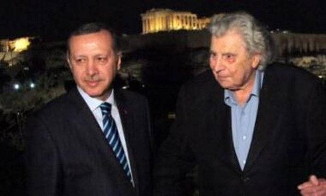 Συγκίνηση και στην Τουρκία για τον θάνατο του Μίκη Θεοδωράκη: Τι λένε τουρκικά ΜΜΕ