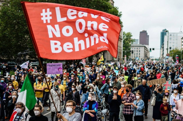 Γερμανία: Δεκάδες χιλιάδες άνθρωποι διαδήλωσαν εναντίον των πολιτικών της άκρας δεξιάς
