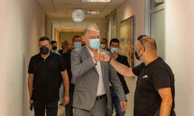 Πόρτα - πόρτα ο Θεοδωρικάκος