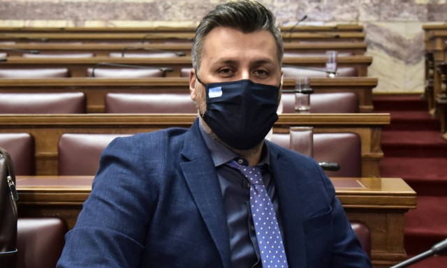 Kόντρα κυβέρνησης - ΣΥΡΙΖΑ μετά την ανάρτηση Καλλιάνου για τον Σεμέδο