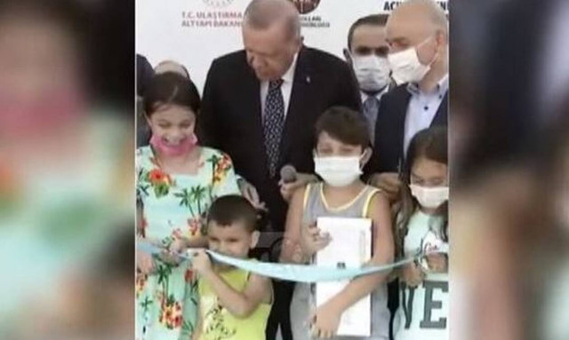 Τουρκία: Αγόρι βιάστηκε να κόψει την κορδέλα σε εγκαίνια - Viral η αντίδραση του Ερντογάν