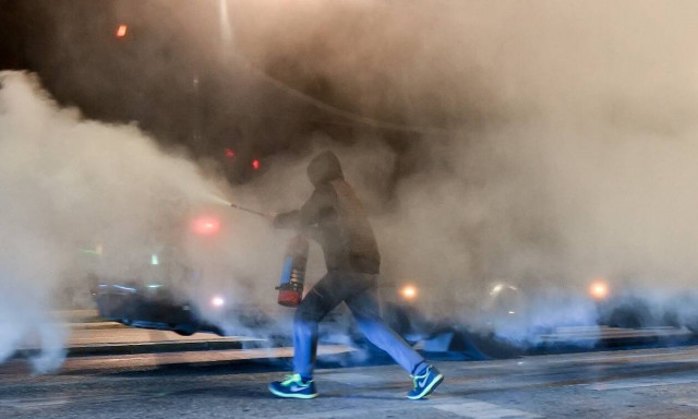 Βίντεο: «Κόντρες» ακριβών αυτοκινήτων με τον θάνατο στην Παραλιακή