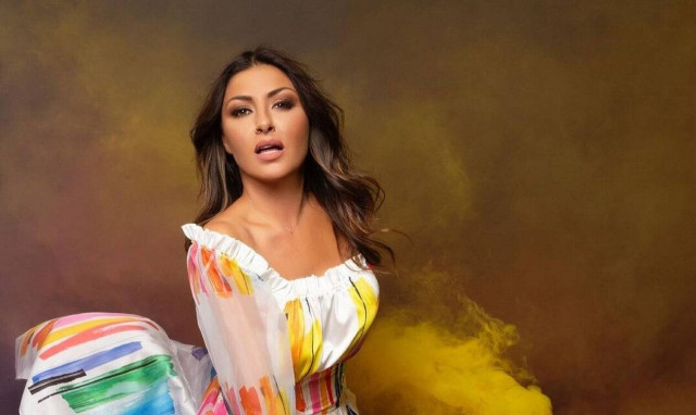 Έλενα Παπαρίζου για Mad Clip: Αν έχουμε λεφτά για ποτό, έχουμε λεφτά να παίρνουμε και ένα ταξί