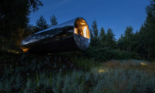 «Russian Quintessential»: Ένα εξοχικό σε σχήμα σωλήνα (photos)