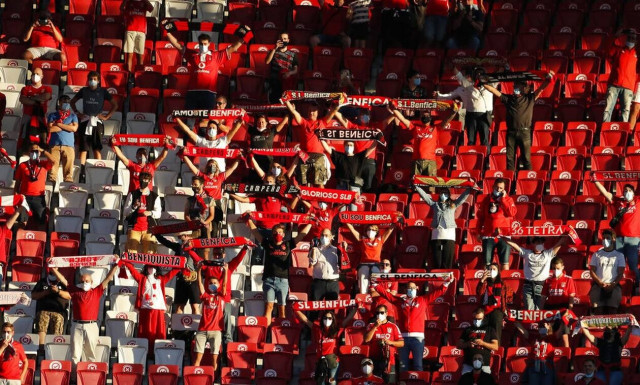 Επιστροφή στην κανονικότητα: Η UEFA ανάβει «πράσινο» στη μετακίνηση οπαδών