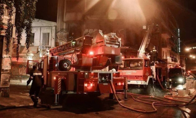 Φωτιά στην Αθήνα: Στις φλόγες διαμέρισμα στην πλατεία Βάθης - Απεγκλωβίστηκαν επτά άτομα
