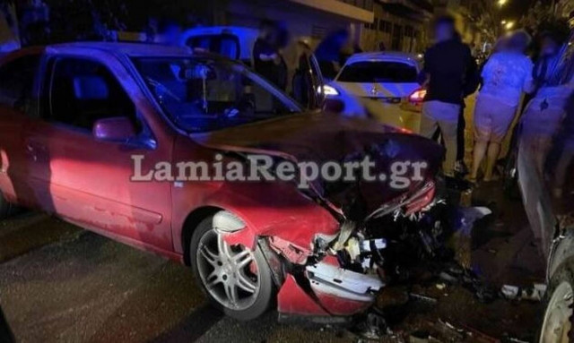 Λαμία: Σφοδρή σύγκρουση τριών αυτοκινήτων μέσα στην πόλη