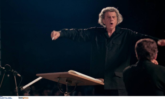 Μίκης Θεοδωράκης: Κανονικά το λαϊκό προσκύνημα στις 3 - Προετοιμασίες για την ταφή του στα Χανιά