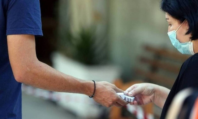 Καταγγελίες και για ψευδή rapid test μετά τα μαϊμού-πιστοποιητικά: Στα 100-200 ευρώ η «ταρίφα»