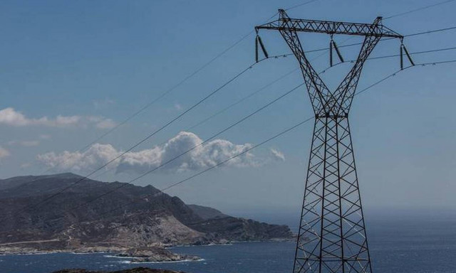 Αύξηση τιμών στο ηλεκτρικό ρεύμα: Τα μέτρα που εξετάζει το υπουργείο Περιβάλλοντος