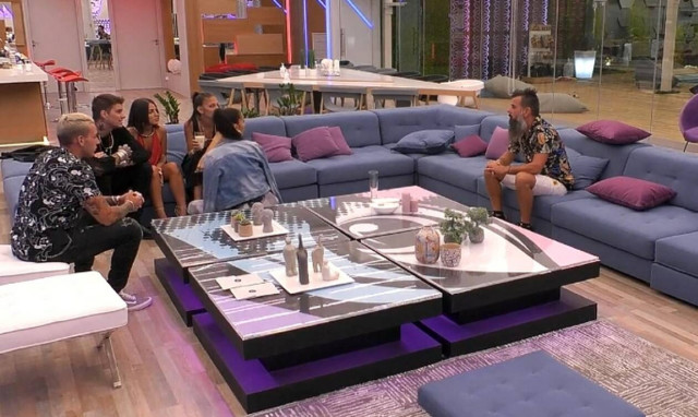 Big Brother: Το φλερτ που δυναμώνει και η αποκάλυψη της αλήθειας