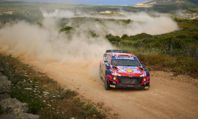 Rally Acropolis: Εκκίνηση από την «καρδιά» της Αθήνας! Όλα όσα πρέπει να ξέρετε (photos+videos)