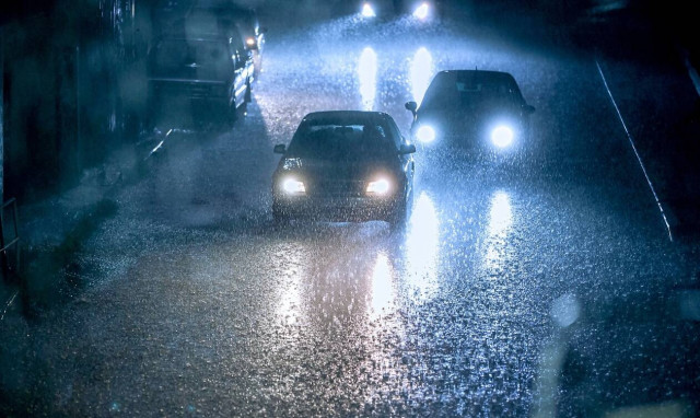 Κακοκαιρία βόρεια Εύβοια: Πτώσεις βράχων σε πολλά σημεία λόγω της έντονης βροχόπτωσης