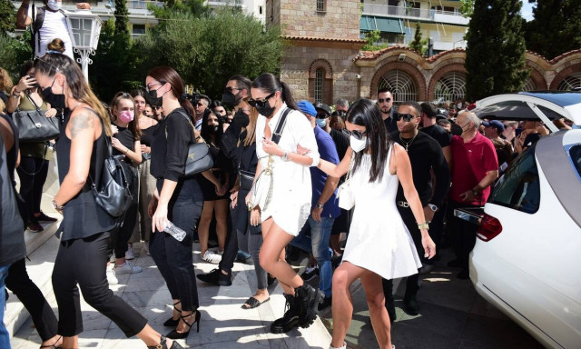 Κηδεία Mad Clip