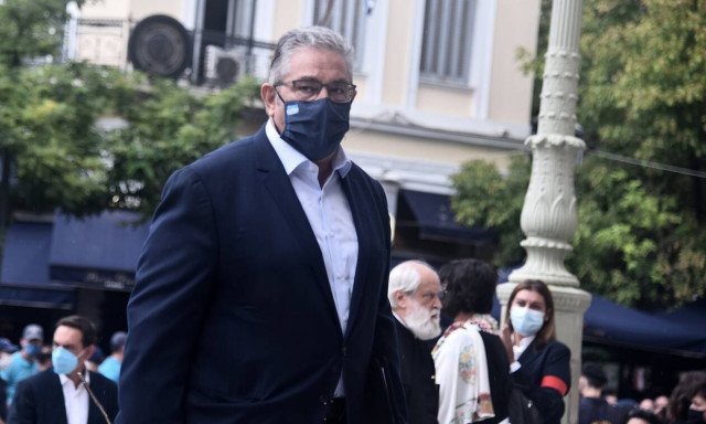 Κουτσούμπας για Μίκη Θεοδωράκη: «Στο φέρετρό σου σηκώνεται "κι αντριεύει και θεριεύει" η Ελλάδα»