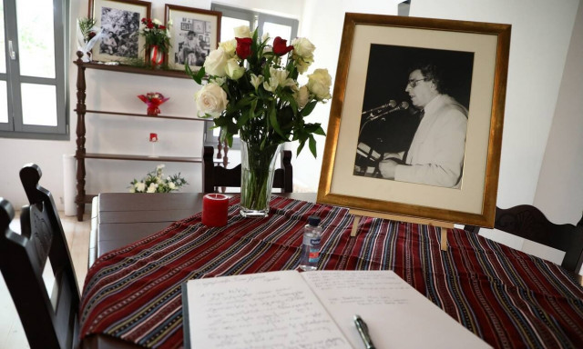 Μίκης Θεοδωράκης