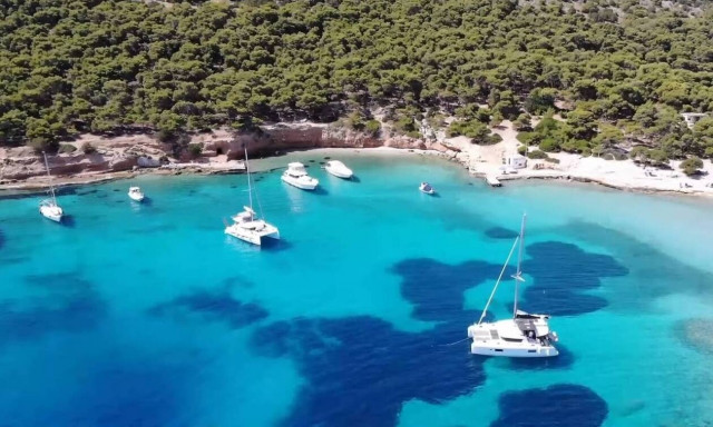 Το μοναδικό νησί του Σαρωνικού με τους ιδιαίτερους «κατοίκους» (video)