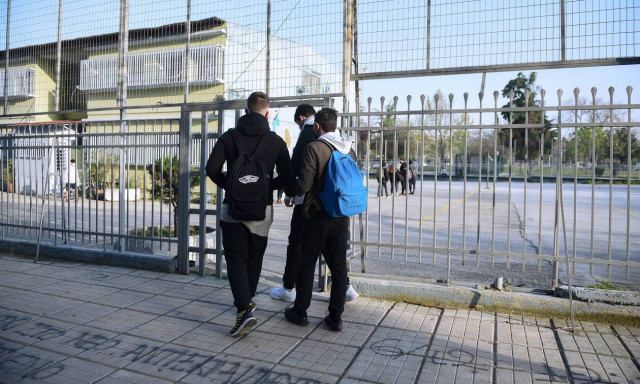 Κορονοϊός: Ανησυχία για τη ραγδαία αύξηση των κρουσμάτων στους εφήβους πριν το άνοιγμα των σχολείων