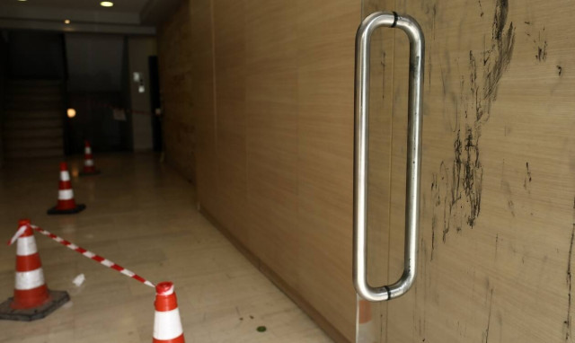 Επίθεση με βιτριόλι: Νέα ντοκουμέντα - Τα καμένα ρούχα και οι διάλογοι με χαρτορίχτρα (vids)