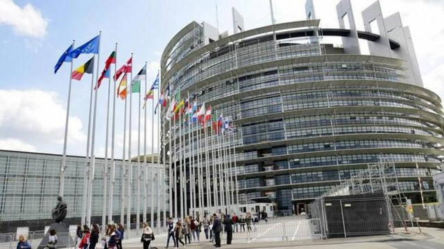 Ευρωβαρόμετρο: Κονδύλια ανάκαμψης μόνο για χώρες που σέβονται το Κράτος Δικαίου