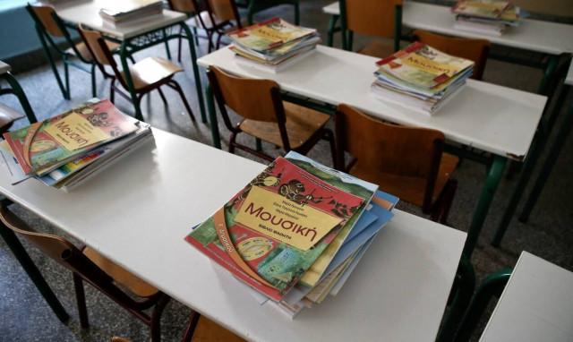 Σχολεία: Έτσι θα γίνει ο αγιασμός τη Δευτέρα – Τι προβλέπει η εγκύκλιος του υπουργείου Παιδείας