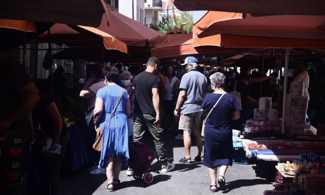 «Φωτιά» ανατιμήσεων καίει τον οικογενειακό προϋπολογισμό - «Κυνήγι» για τις χαμηλότερες τιμές