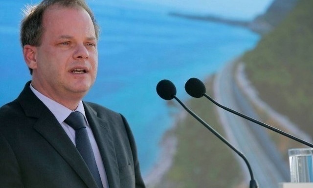 The construction sector plays a leading role in brain gain, Karamanlis says