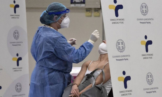 Κρούσματα σήμερα: 460 νέες μολύνσεις στην Αττική και 300 στην Θεσσαλονίκη - Αναλυτικά η διασπορά