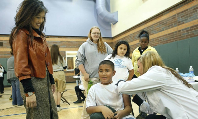 Έρευνα αναφέρει ότι τα αγόρια κινδυνεύουν πιο πολύ από τις παρενέργειες του εμβολίου