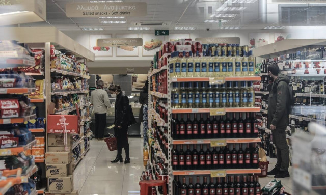 Ανατιμήσεις: Αυξήσεις τιμών τον Αύγουστο σε καύσιμα και βασικά τρόφιμα – Ποια προϊόντα αφορούν