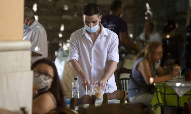 Νέα πραγματικότητα: «Μπλόκο» για ανεμβολίαστους από 13/9 - Τι θα ισχύσει σε εστίαση και μετακινήσεις