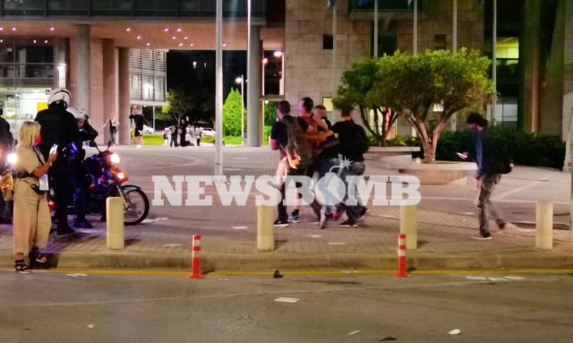 ΔΕΘ 2021: Προσαγωγές από την Αστυνομία - Σκληρές συγκρούσεις διαδηλωτών με δυνάμεις των ΜΑΤ