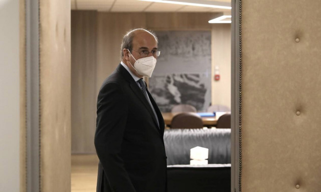 Κωστής Χατζηδάκης: «Θερμό» τετ-α-τετ με απολυμένους εργαζόμενους στη Θεσσαλονίκη