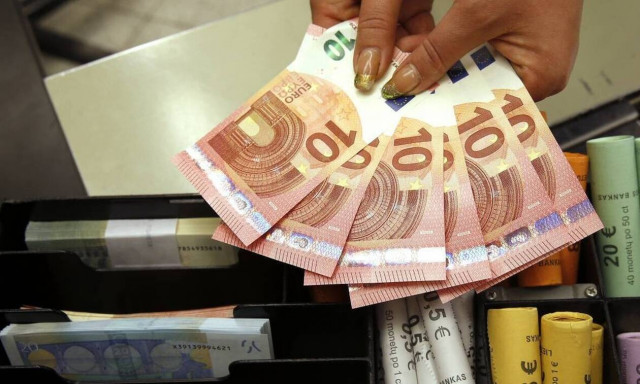 Κέρδος 1,6 δισ. ευρώ για τους εργαζόμενους από τη διπλή κατάργηση εισφορών το 2022 - Παραδείγματα