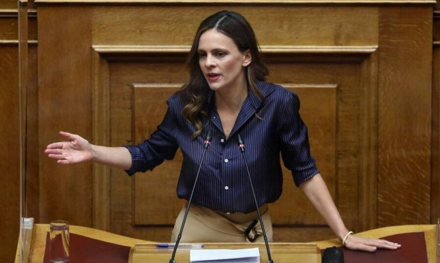 Αχτσιόγλου: Ο κ. Μητσοτάκης ακόμα και τώρα συνεχίζει να κοροϊδεύει την κοινωνία