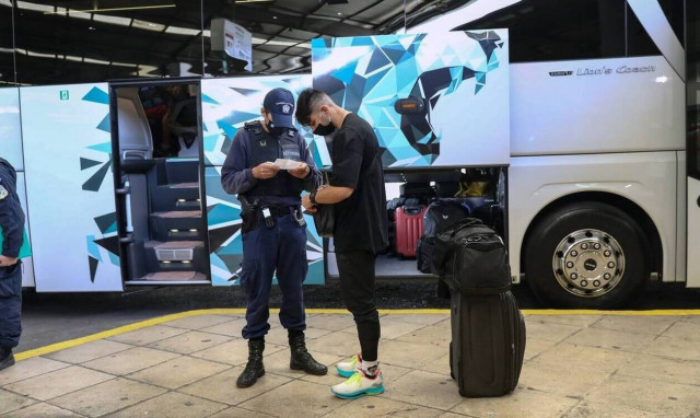 Κορονοϊός: Τι αλλάζει για ανεμβολίαστους σε τρένα, ΚΤΕΛ και αεροπλάνα από τη Δευτέρα