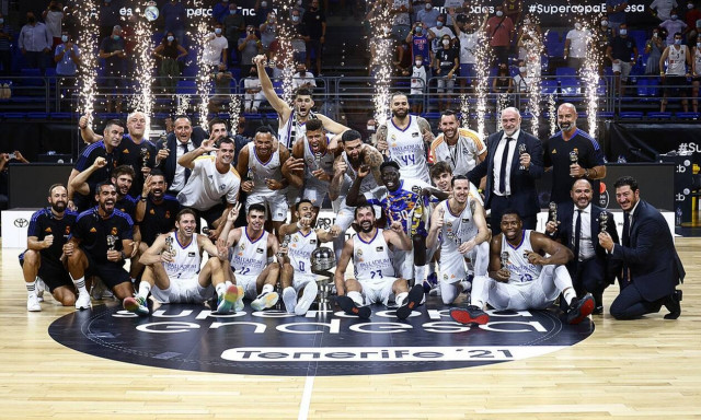 Στη Ρεάλ Μαδρίτης ο πρώτος τίτλος! – Νίκησε από το -17 την Μπαρτσελόνα (videos)