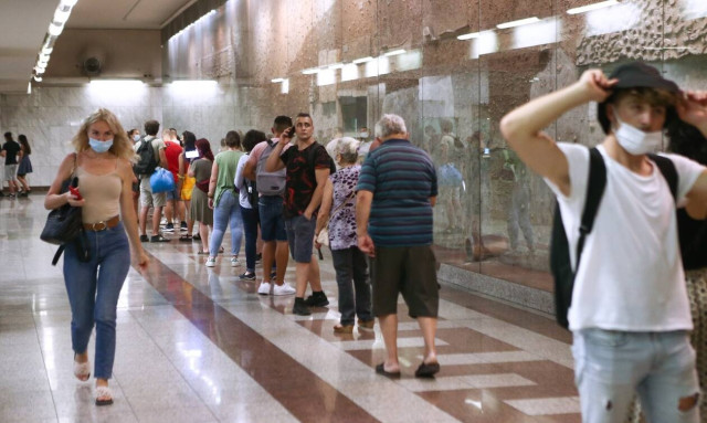 Greece confirms 1,608 new covid infections on Monday, 51 deaths; 379 in ICUs