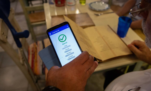 Κορονοϊός: Τι αλλάζει από σήμερα για τους ανεμβολιαστούς σε εργασία, εστίαση και μετακινήσεις