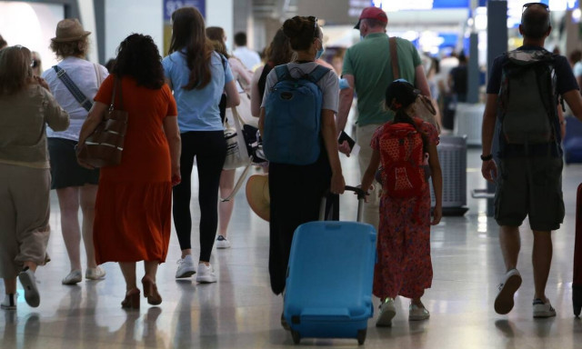 Ταξίδια με αεροπλάνο: Όλες οι αλλαγές - Τι ισχύει για τα παιδιά