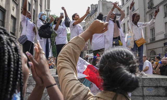 Γαλλία: Σε ισχύ απο αύριο ο υποχρεωτικός εμβολιασμός υγειονομικών κατά της COVID-19