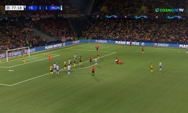 Champions League: Εισβολή με... τούμπες στο Γιουνγκ Μπόις – Μάντσεστερ Γιουνάιτεντ (vid)