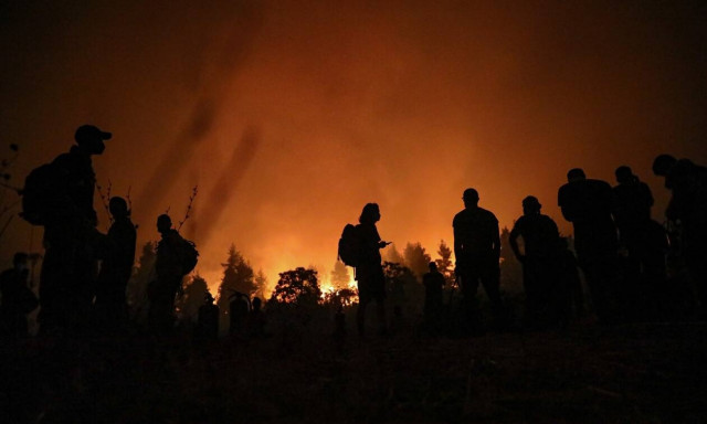 Φωτιά ΤΩΡΑ σε δασική έκταση στα Νεόκτιστα Ασπροπύργου