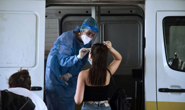 κορονοϊός τεστ κρούσματα παιδιά