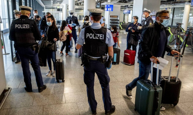 Κορονοϊός Γερμανία: Δεν αποκλείεται κλιμάκωση των περιοριστικών μέτρων για ανεμβολίαστους πολίτες